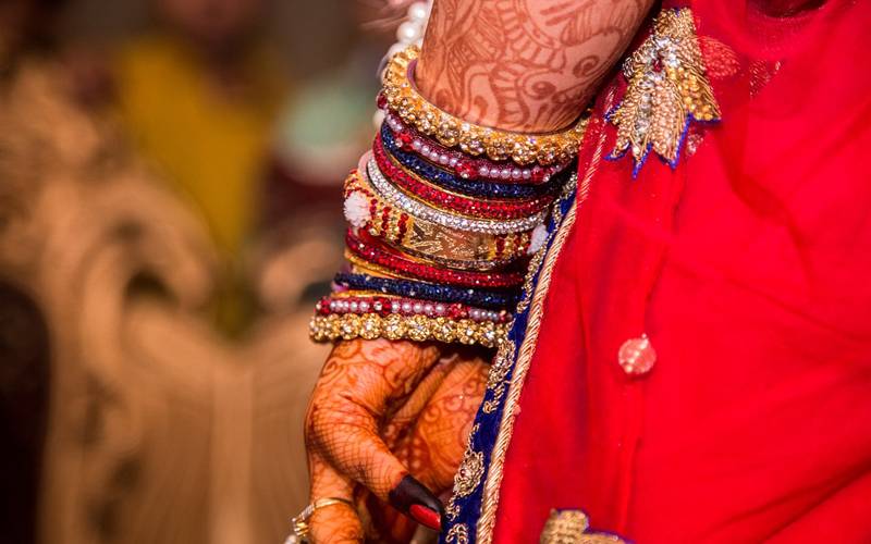 بھارت میں فسادات کے دوران مسلمان پڑوسیوں نے ہندو دلہن کی شادی رکنے سے بچالی