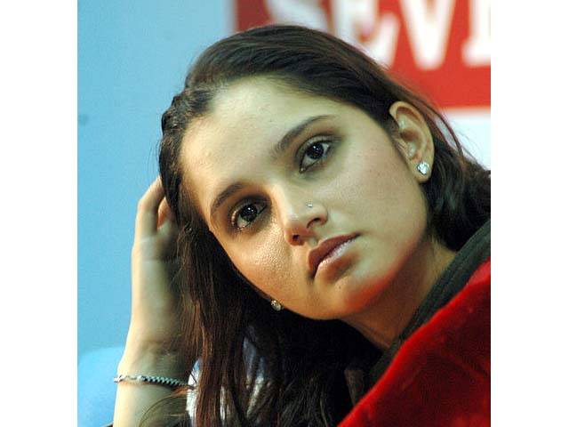 سوئمنگ پول سے ثانیہ مرزا کی بیٹے کے ہمراہ نئی تصاویر وائرل ہوگئیں