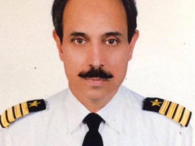 طیارہ حادثے میں جاں بحق ہونے والے کیپٹن سجاد گل کون تھے؟ تفصیلات سامنے آگئیں