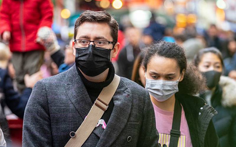 کورونا وائرس سے بچنے کے لیے کس وقت اور کس جگہ ماسک پہننا لازمی ہے؟ عالمی ادارہ صحت نے واضح ہدایات جاری کردیں