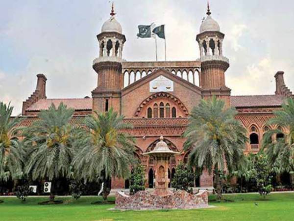 لاہورہائیکورٹ کاڈاکٹر رضوان نصیر کا معاملہ کونسل کی میٹنگ میں رکھنے کا حکم 