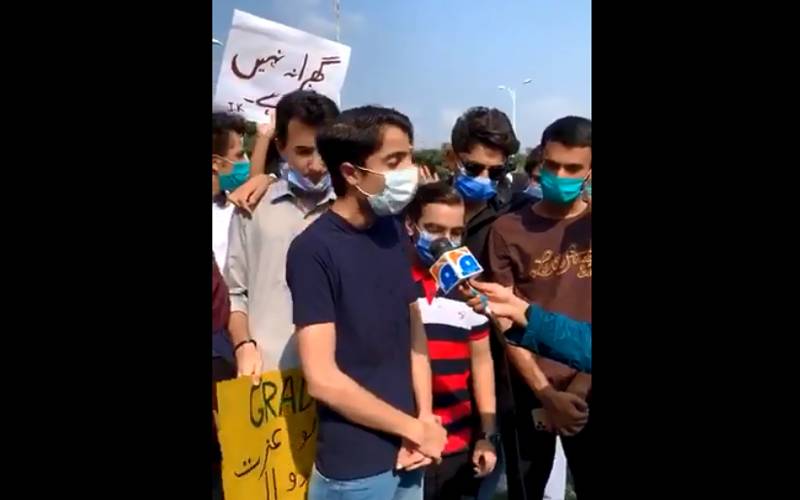 او لیول ، اے لیول کے پاکستانی طلبہ کے انتہائی برے گریڈز، مستقبل داؤ پر لگ گیا، طلبہ سراپا احتجاج