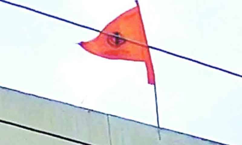 موگا شہر کے ڈی سی آفس پر بھارتی پرچم اتار کر خالصتان کا جھنڈا لہرادیا گیا