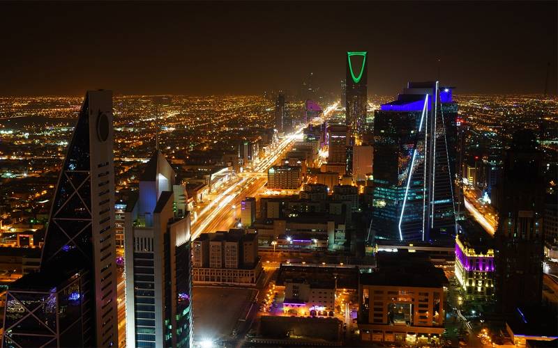 سعودی عرب کا ماہانہ اجرت ایک ہزار ریال بڑھانے کا اعلان 