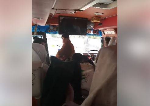 جہاز کے ٹکٹ پر بس میں سفر، نجی ایئرلائن نے پشاور سے جانیوالے مسافروں کیساتھ ہاتھ کر دیا