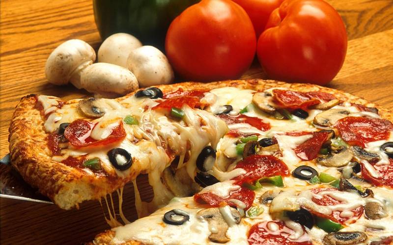 ’پیدا ہونے والے بچے کا یہ نام رکھ دیں اور ہم سے 60 سال مفت پیزا کھائیں‘ پیزا ریسٹورنٹ کا اعلان