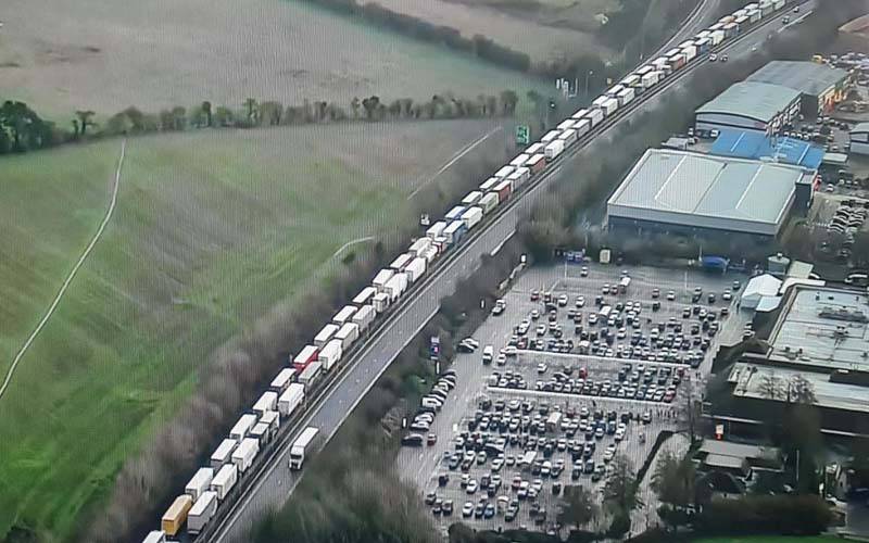 برطانیہ کی سرحدی حدود میں 15سو سے زائد گاڑیاں پھنس گئیں