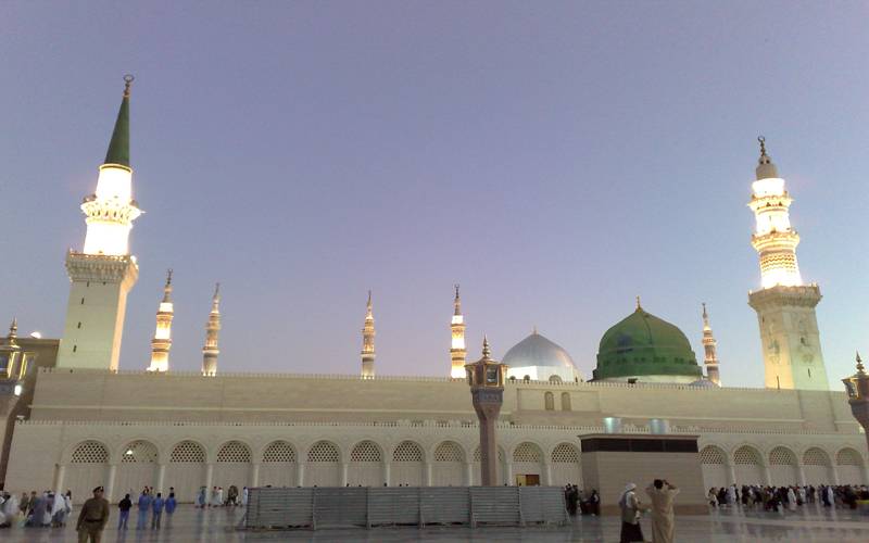 ’نور پھیلا ہوا آج کی رات  ہے‘ مسلمان آج عقیدت و احترام کے ساتھ شب معراج منا رہے ہیں