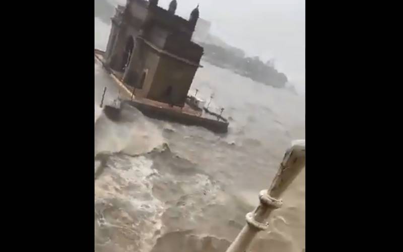 بھارت میں سمندری طوفان ’ تاوتے ‘ نے تباہی مچادی ، متعدد ہلاک اور بارشوں کا نہ رکنے والا سلسلہ جاری ، بجلی بند 