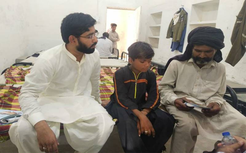 200 روپے کا قرض واپس نہ کرنے پر 12 سالہ بچے کو زنجیروں سے باندھ کر قید کردیا گیا