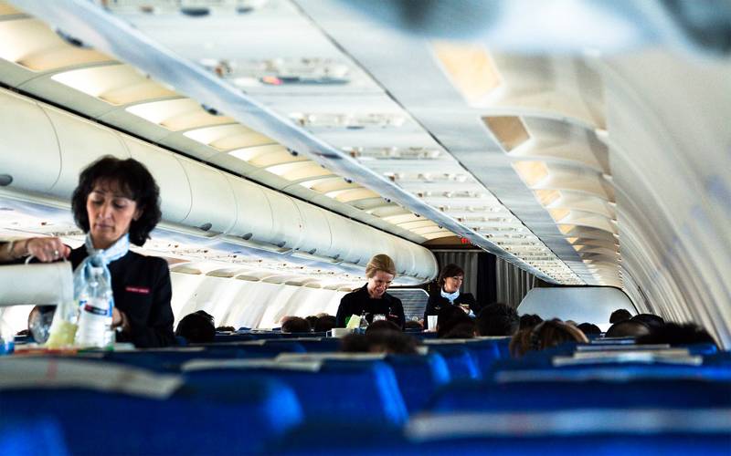 مسافروں کی وہ حرکات جو ایئرہوسٹسز کو سخت ناگوار گزرتی ہیں