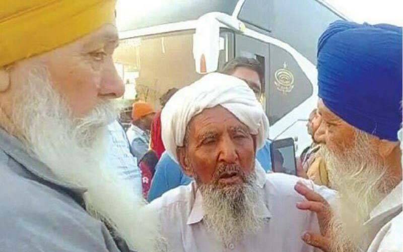 کرتار پور راہداری نے بچھڑے دوست ملادیے، 94 سالہ گوپال سنگھ کی 91 برس کے محمد بشیر سے 74 برس بعد ملاقات