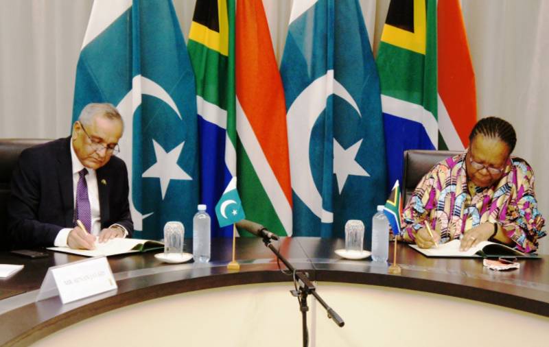پاکستان اور جنوبی افریقہ کے درمیان مشترکہ کمیشن کے قیام کے معاہدے پر دستخط