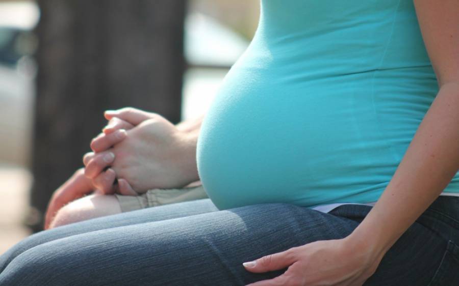 کیاحمل کے دوران کورونا ویکسین لگوانا محفوظ ہے?تازہ تحقیق میں اہم سوال کا جواب مل گیا