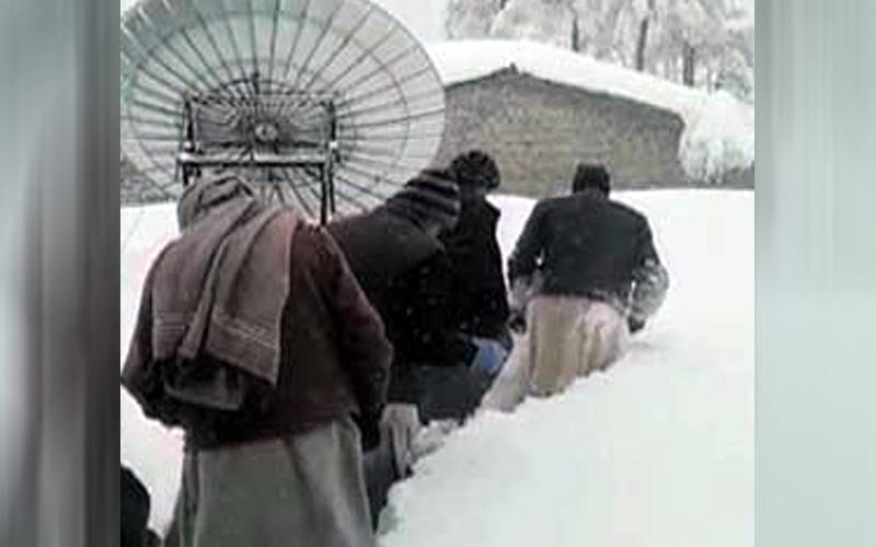 ٹھنڈیانی میں سرکاری ٹی وی بوسٹر پر تعینات 8 ملازمین برفباری  کے باعث محصور ہو کر رہ گئے 
