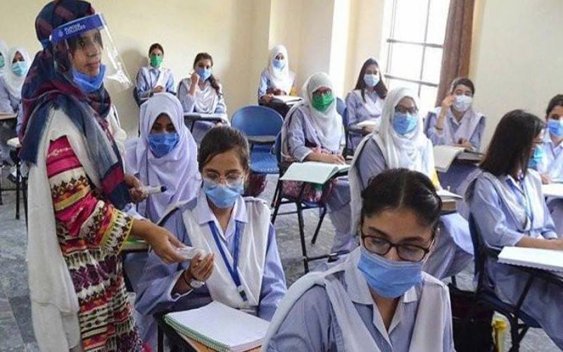 کورونا کی بگڑتی ہوئی صورتحال پر کراچی کےنجی سکول نے پنجم تک کلاسز بند کر دیں 