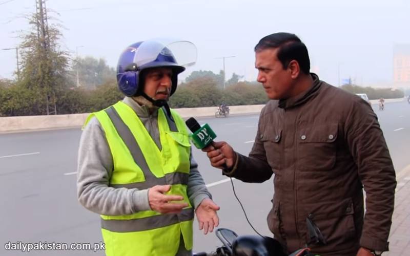 اچھی نوکری،مہنگی گاڑی، وہ پاکستانی جو یہ سب ہونے کے باوجود بھی سائیکل پر ہی سفر کرتا ہے