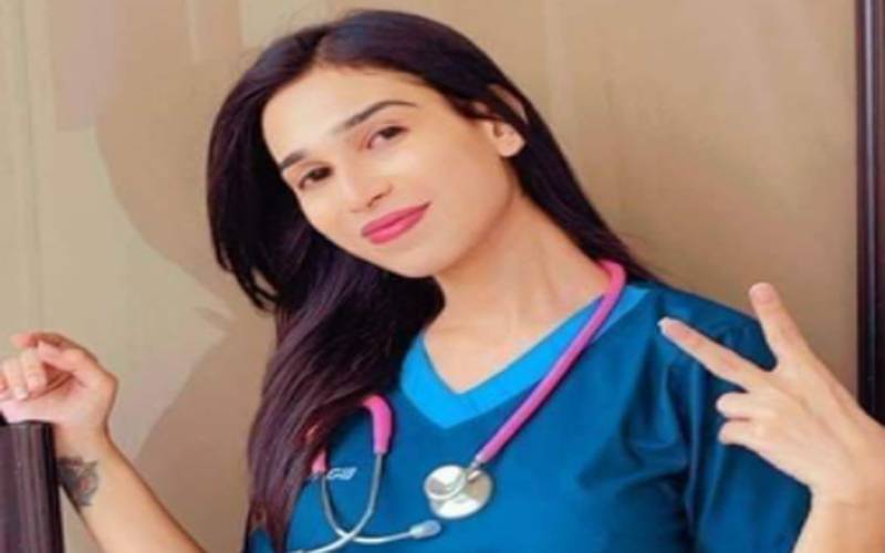 ' دنیا والوں کے طعنوں پر والد نے گھر سے نکال دیا تھا، پاکستان کی پہلی خواجہ سرا ڈاکٹرسارہ کی دکھ بھری کہانی 