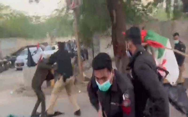 احتجاجی مظاہرین  پرتشدد، ایم کیو ایم نے وزیراعلی سندھ کے خلاف قتل کا مقدمہ درج کروانے کا اعلان کردیا