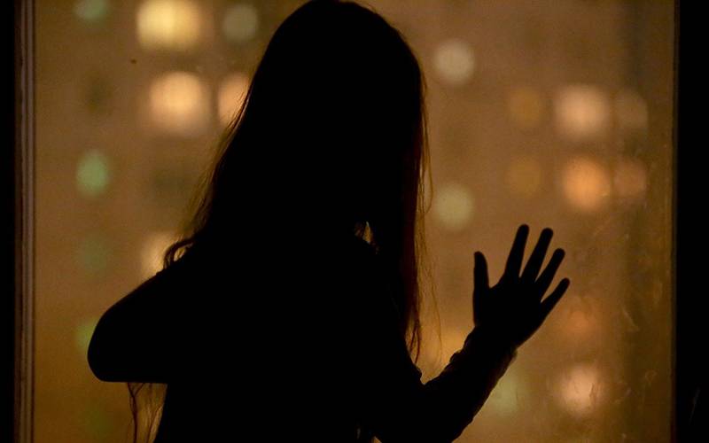 کراچی میں جنسی زیادتی کی شکار ذہنی معذور لڑکی کو ثبوت کیلئے بچے کو جنم دینے کا کہہ دیا گیا