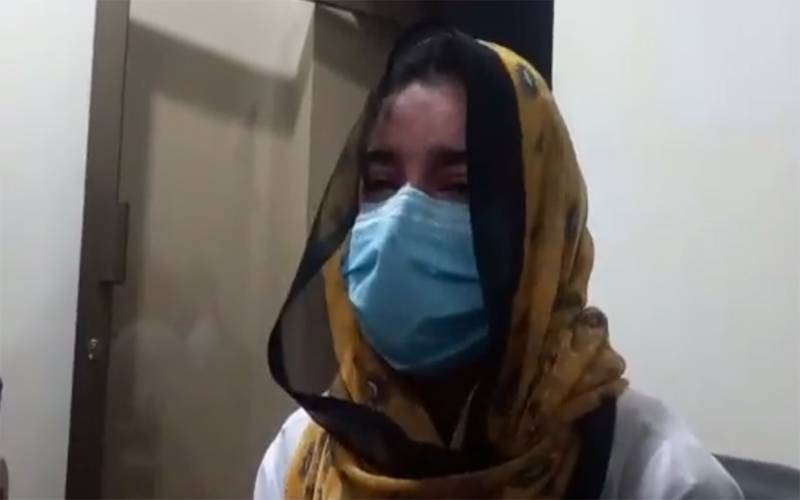 پاکستان کی معروف یونیورسٹی میں طالبہ نے  ڈائریکٹر پر ہراسانی اور تشدد کا الزام عائد کردیا
