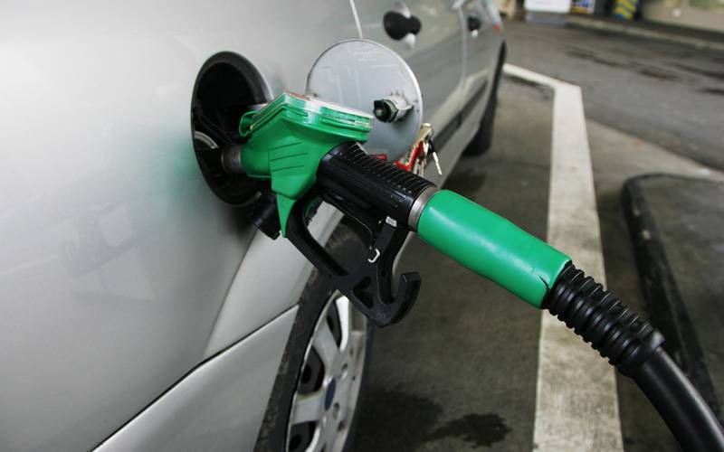 حکومت پٹرول کی قیمت میں کتنا اضافہ کرنے پر غور کر رہی ہے؟ شہریوں کیلئے پریشان کن خبر