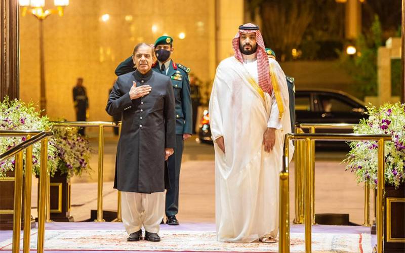 سعودی عرب کی پاکستان کی مدد لیکن بدلے میں خلیجی ملک کو کیا ملتا ہے؟ برطانوی میڈیا نے دعویٰ کردیا