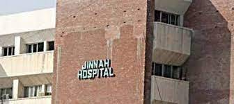 ینگ ڈاکٹرز کی جناح ہسپتال میں ہڑتال جاری، آؤٹ ڈور، ایم آر آئی سمیت تمام سیکشن بند، مریض رُل گئے