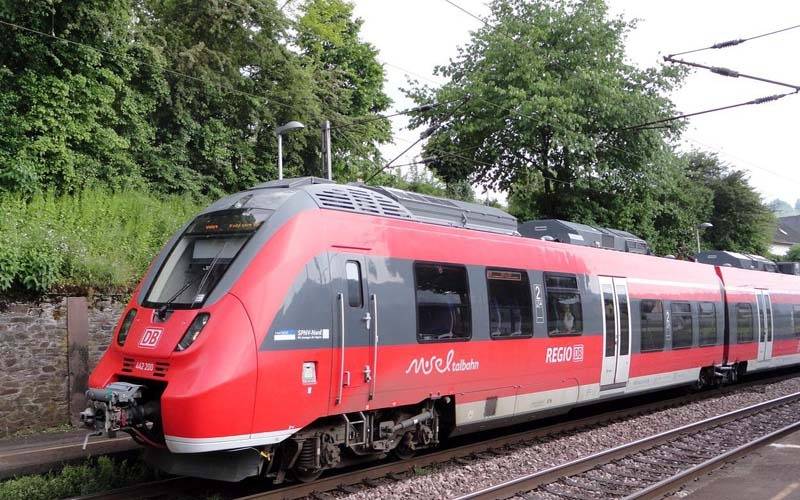 جرمنی میں ٹرین اور بس کی ٹکر، متعدد افراد زخمی