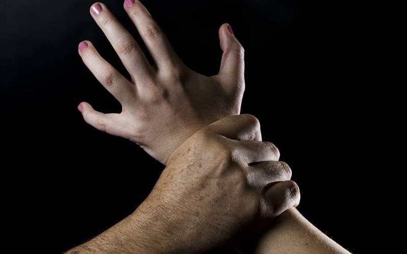 پتوکی میں ڈاکوؤں کی والد کے سامنے 15 سالہ لڑکی سے زیادتی