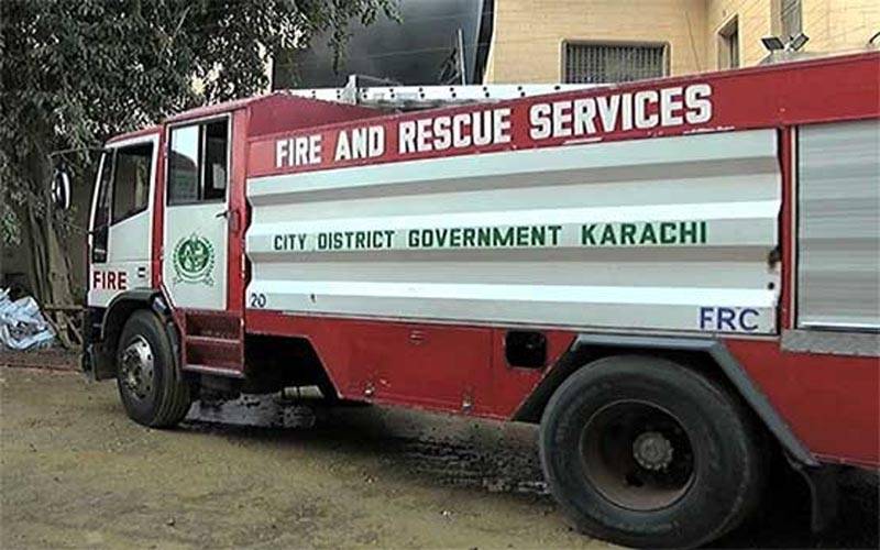 کراچی سپر سٹور میں لگی آگ 21گھنٹے گزرجانے کے بعد بھی نہ بجھائی جا سکی