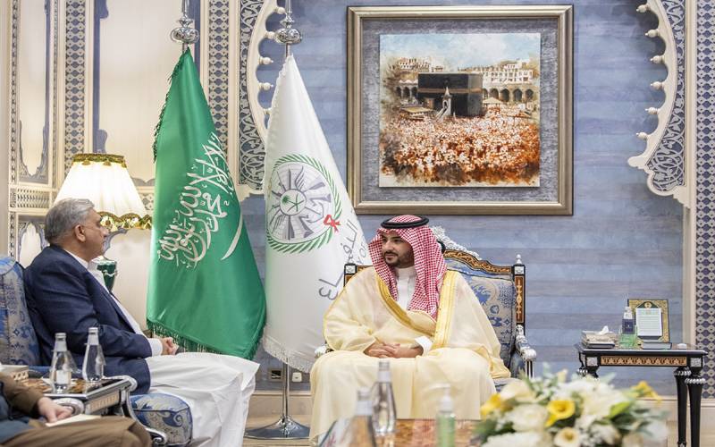 آرمی چیف کی سعودی عرب کے نائب وزیر دفاع سے ملاقات، دو طرفہ تعاون کے فروغ پر تبادلہ خیال