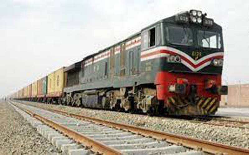  پشاور سے کراچی جانیوالی ٹرین کی 3 بوگیاں خان پور کے قریب پٹڑی سے اتر گئیں 