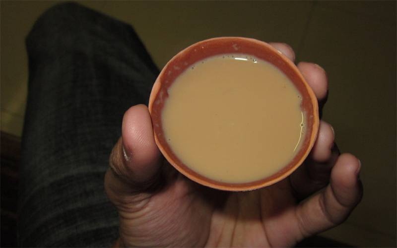  20 روپے کے چائے کے کپ پر 50 روپے سروس چارجز عائد، بھارت سے حیران کن خبرآگئی