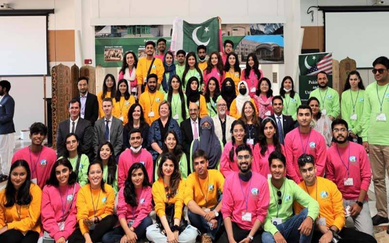 پاکستانی سٹوڈنٹس امریکی سٹیٹ ڈیپارٹمنٹ کے ایجوکیشنل اینڈ کلچرل افئیرز پروگرام کے تحت امریکہ پہنچ گئے