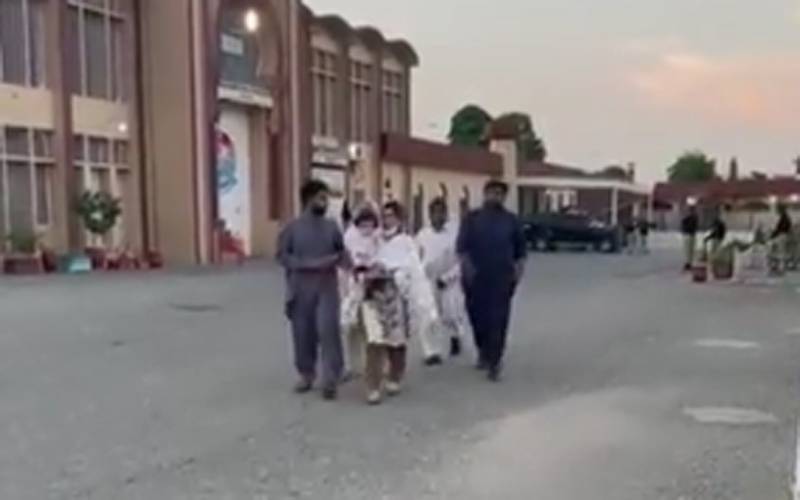 شہباز گل کے ڈرائیور کی اہلیہ کو اڈیالہ جیل سے رہا کردیا گیا