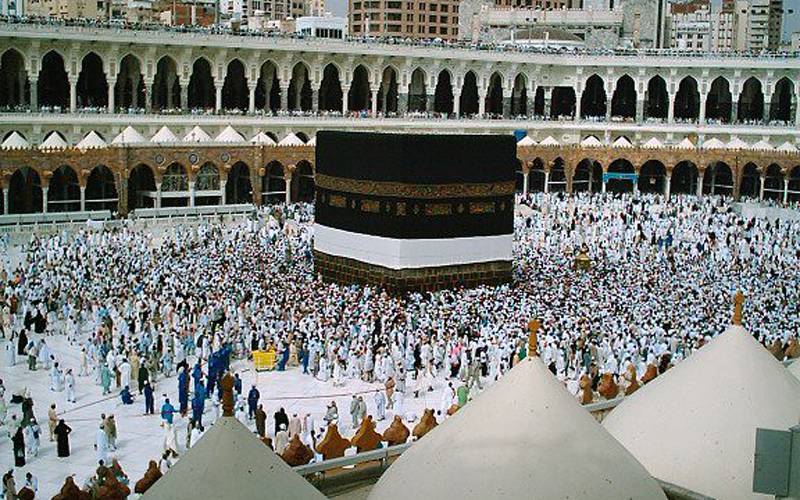 سعودی عرب نے سیاحتی ویزے پر آنے والوں کو عمرے کی اجازت دے دی 