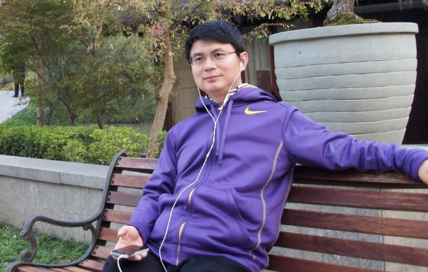 چین میں بزنس ٹائیکون کو 13 سال قید،  کمپنی کو 8 ارب ڈالر جرمانے کی سزا