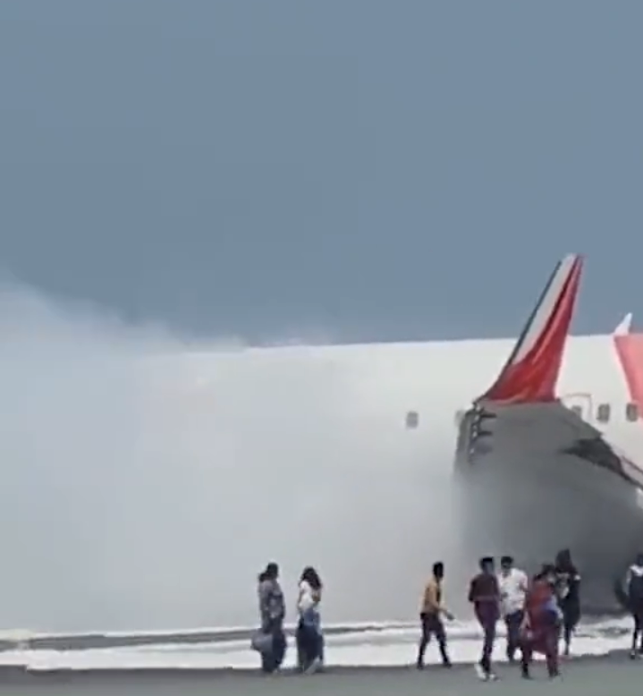 بھارت کے مسافر طیارے میں آگ لگ گئی