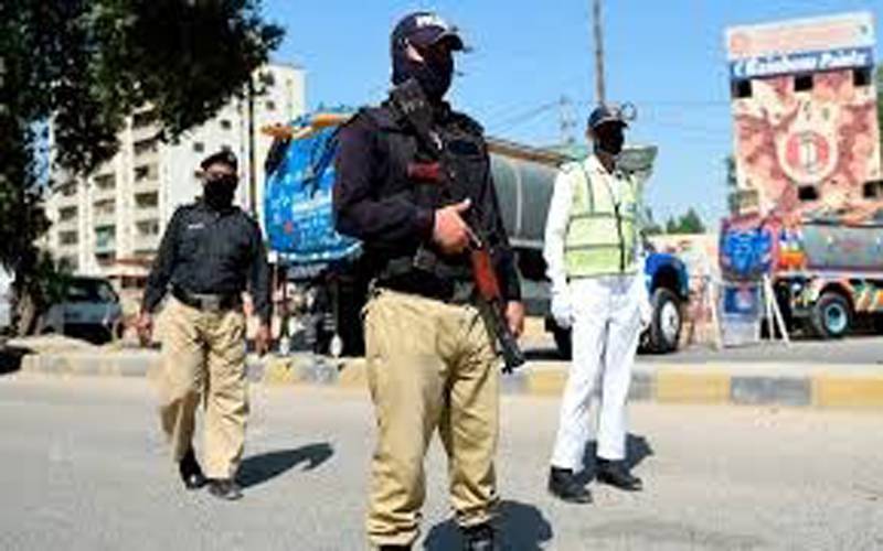 کراچی میں ڈاکوؤں  نے  ڈی ایس پی کو لوٹ لیا ، 8 لاکھ روپے چھین کر فرار
