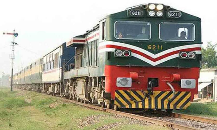 کراچی تا پشاور مسافر ٹرینیں  یکم اکتوبر سے بحال کرنے کا فیصلہ، نوابشاہ، پڈعیدن ٹریک کی بحالی پرکام جاری 