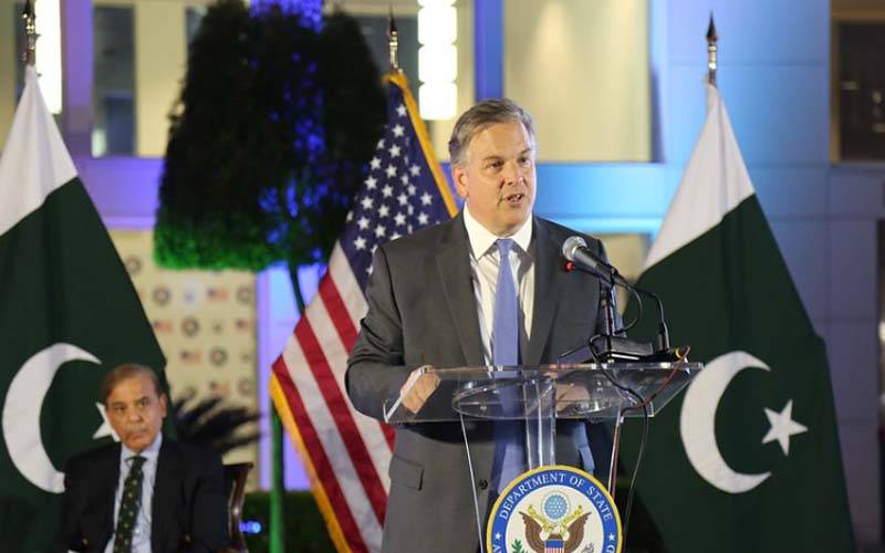 'اچھا دوست برے وقت کو بھی اچھا بنادیتا ہے، امریکی سفارتکار کا اردو زبان میں پاکستانیوں کے لیے اہم پیغام