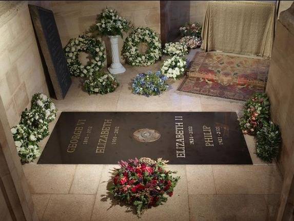 سابق ملکہ برطانیہ کی قبر پر جانے کیلئے انتہائی مہنگا ٹکٹ رکھ دیا گیا