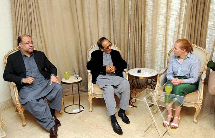 چودھری شجاعت حسین سے برطانوی ہائی کمیشن لاہور کلارا سٹرینڈوج کی ملاقات، ملکہ برطانیہ الزبتھ دوئم کے انتقال پر اظہار تعزیت