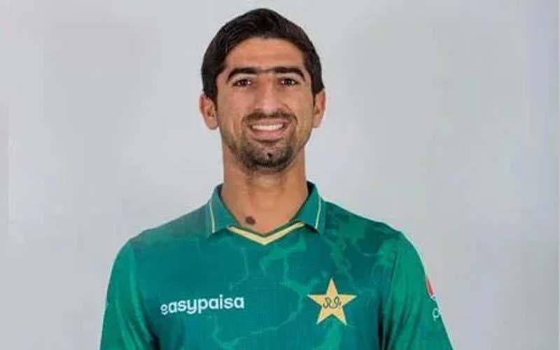 نیوزی لینڈ میں قومی ٹیم کے کھلاڑی شاہ نواز دھانی پاکستانیوں کے ساتھ گھل مل گئے ، بریانی اور کڑاہی کا مطالبہ بھی کر دیا 