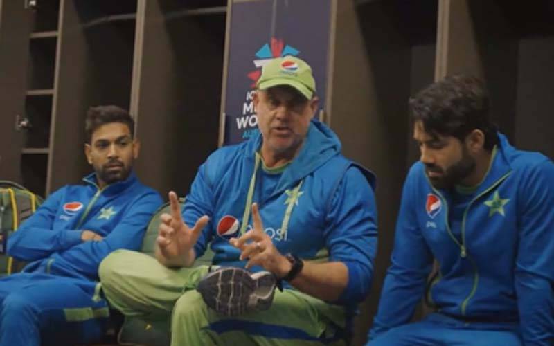 مینٹور میتھیو ہیڈن کا ٹیم کو بہادری سے کرکٹ کھیلنے کا مشورہ ، ڈریسنگ روم شاہین اور محمد حارث کے لیے تالیوں سے گونج اٹھا ، ویڈیو دیکھیں