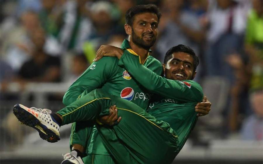 فائنل میچ میں بابر اعظم عادل رشید کی گگلی سمجھ نہ پائے، شعیب ملک نے مشورہ دے دیا