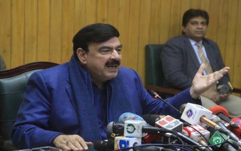 The government is stuck in a political, economic, economic and deployment crisis, Sheikh Rasheed