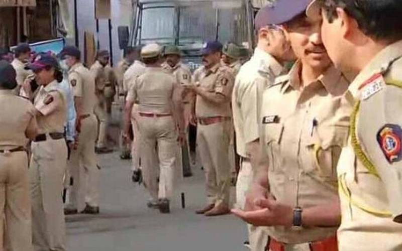 بھارت میں فلم کی شوٹنگ کے دوران پولیس کا چھاپہ، 17 غیر ملکیوں کو گرفتار کر لیا 