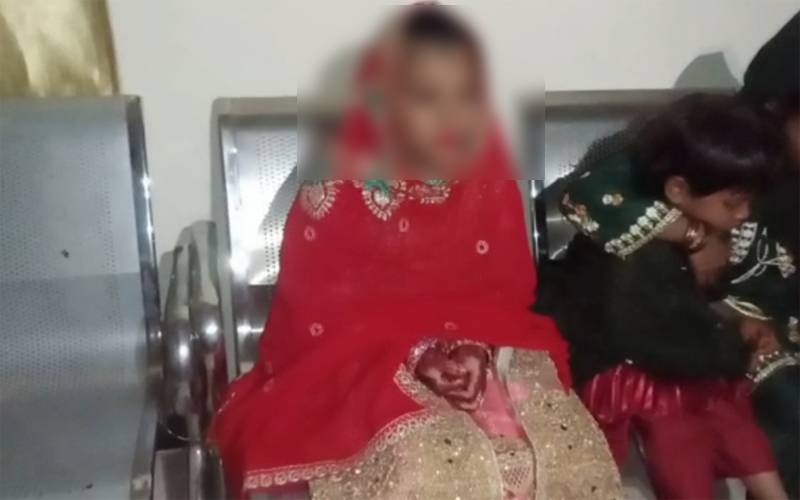عمر کوٹ ، کم عمر لڑکی کی شادی کی تقریب میں پولیس کا چھاپہ، دلہے اور نکاح خواں کو گرفتار کر لیا 